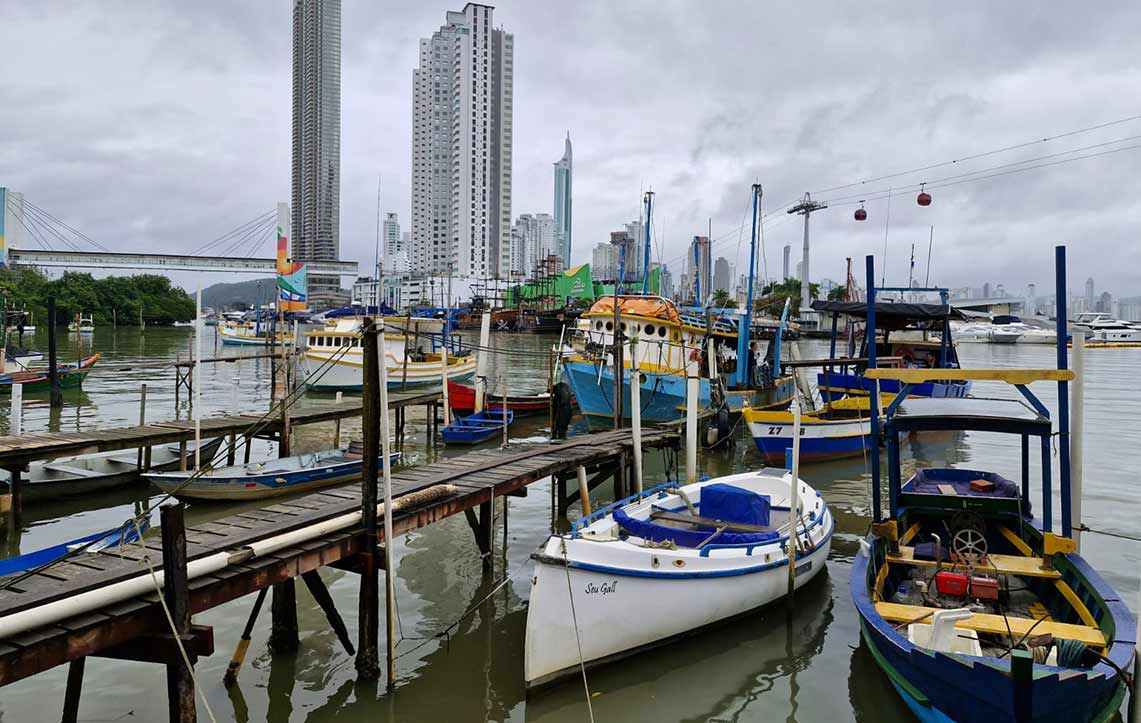 A procura por empreendimentos de alto padrão é cada vez maior no litoral.